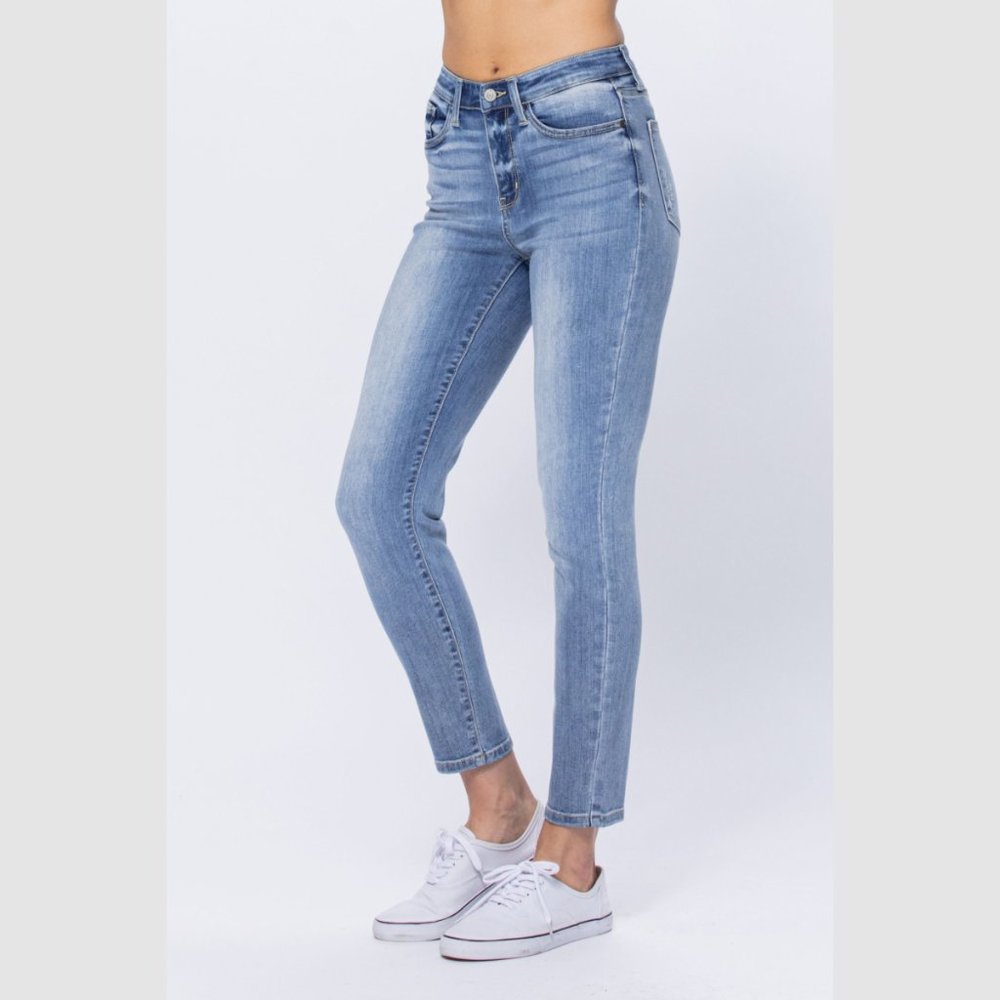 NWT Judy Blue Relaxed Fit Jeans - Picture 6 of 6